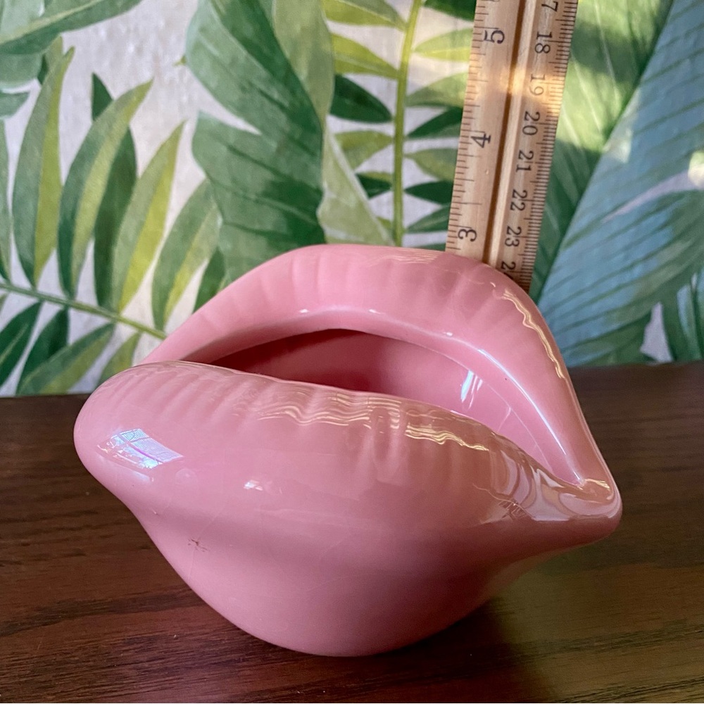 Ceramic Pink Lips Ashtray/ Trinket Dish/ Jewelry Holder/ Planter - Picture 6 of 9